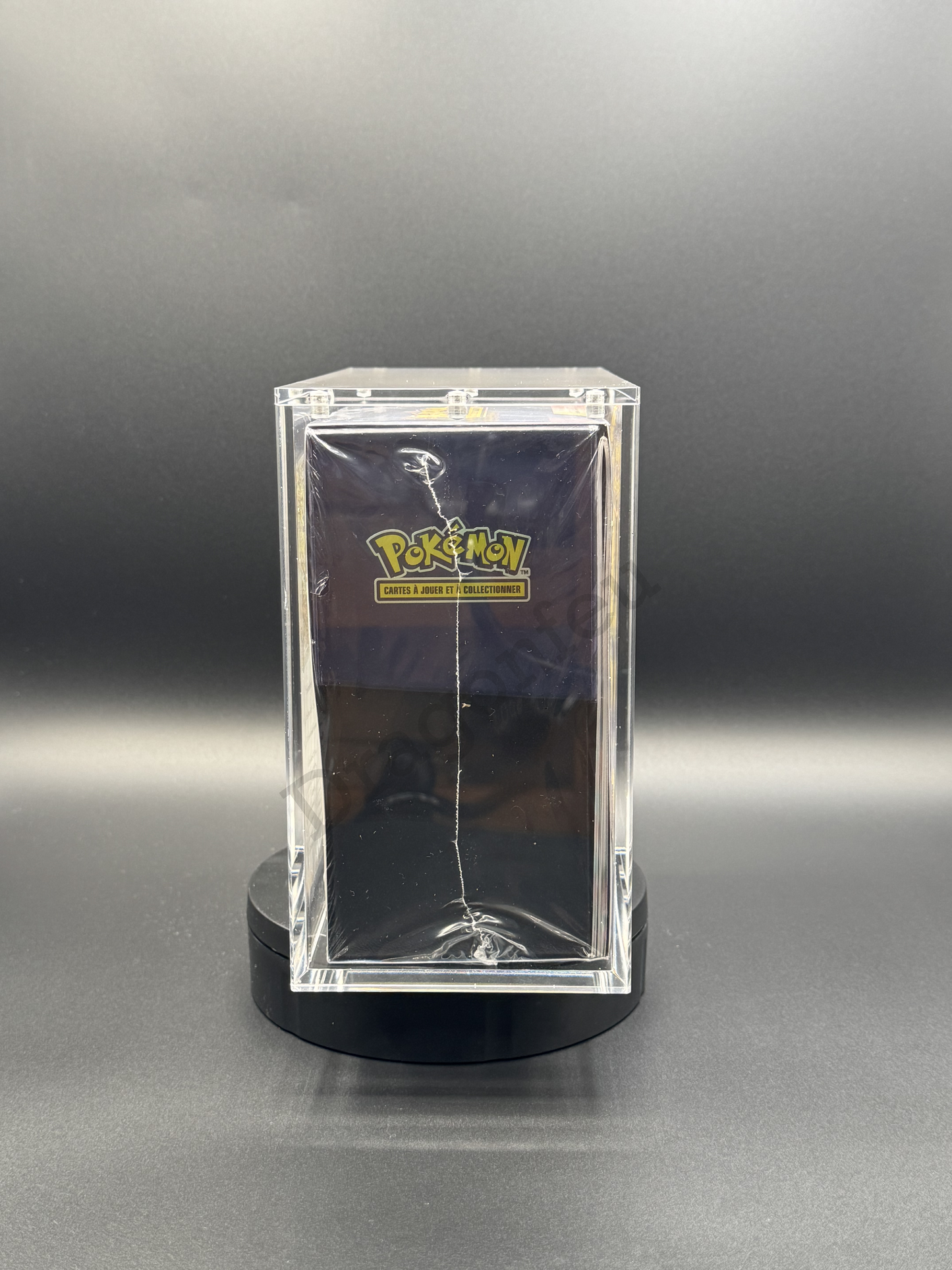 Protection Acrylique Draco Shield pour Coffret Dresseur d’Élite (ETB)